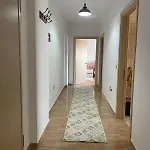 Ozzys Place Apartment