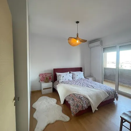Ozzys Place Apartment